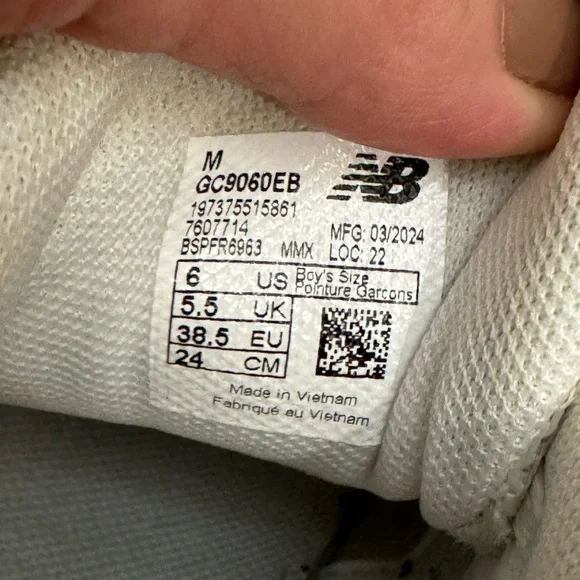 New Balance 9060 - Picture 2 of 4